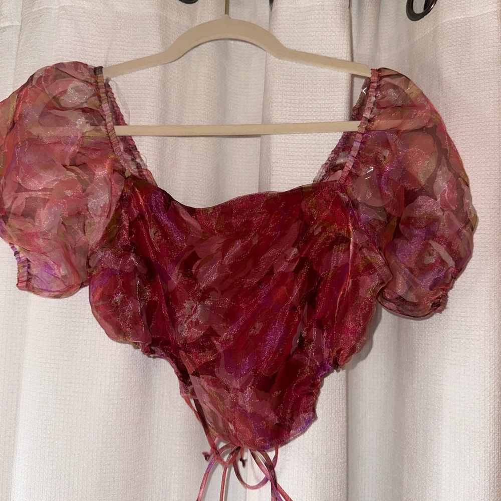 Le Lis Collection MAGENTA FLORAL CROP TOP with mesh sleeves M
